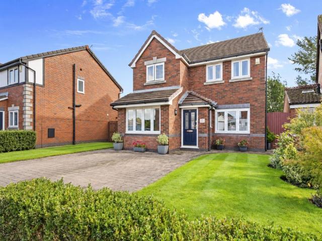 4 bedroom detached house for sale