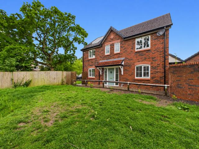 4 bedroom detached house for sale