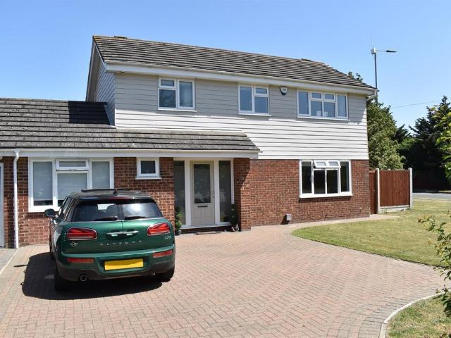4 bedroom link detached house for sale