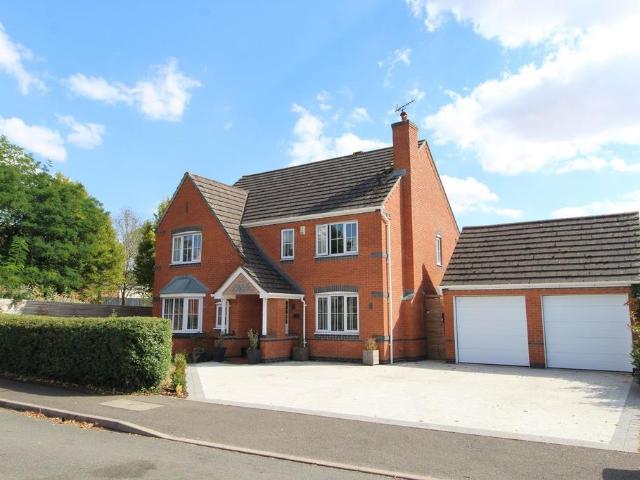 4 bedroom detached house for sale