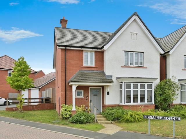 4 bedroom detached house for sale