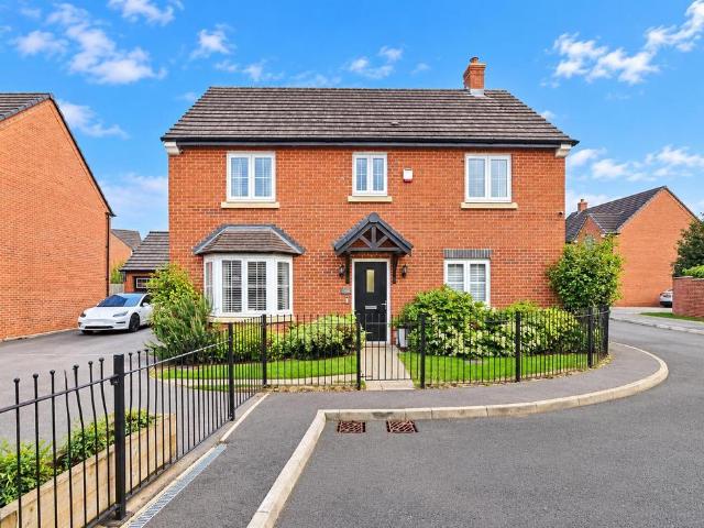 4 bedroom detached house for sale