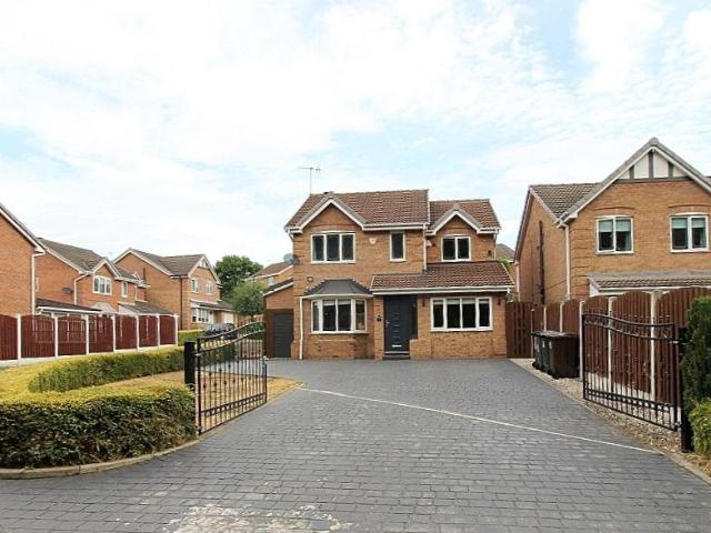 4 bedroom detached house for sale