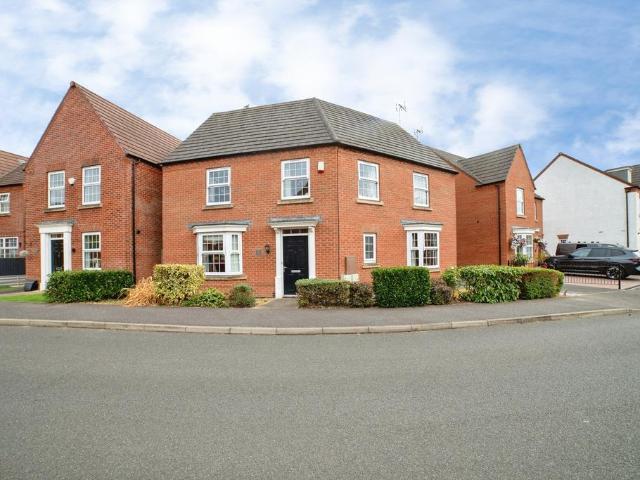 4 bedroom detached house for sale