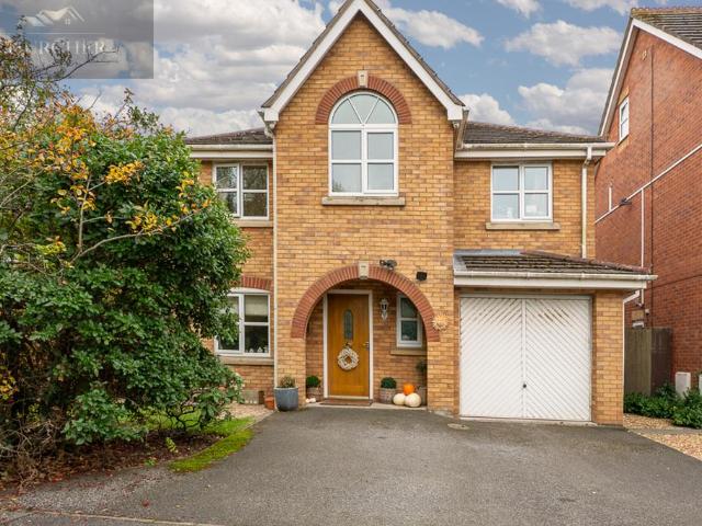 4 bedroom detached house for sale
