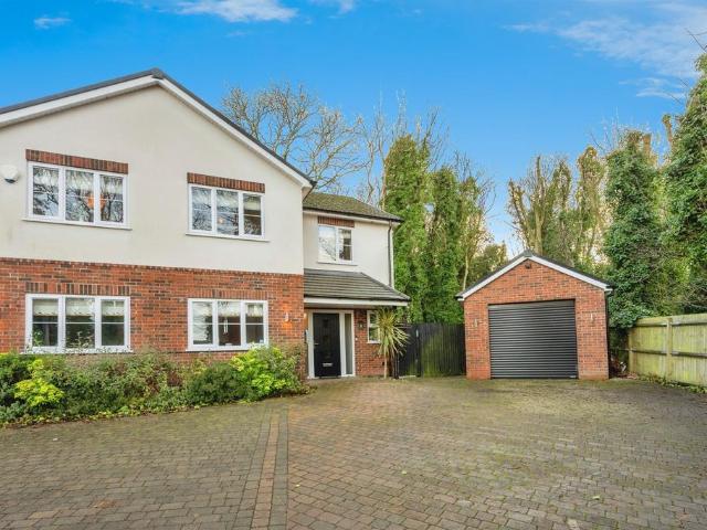 4 bedroom detached house for sale