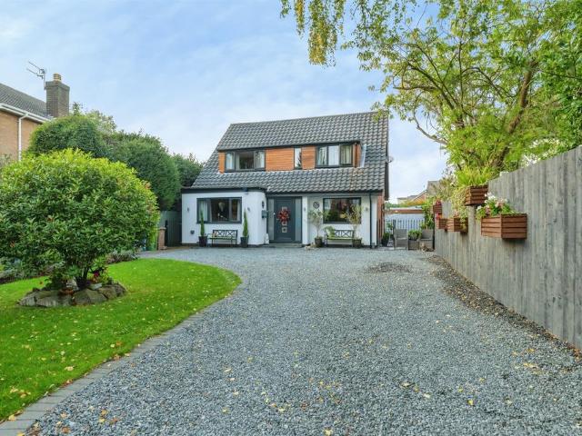 4 bedroom detached house for sale