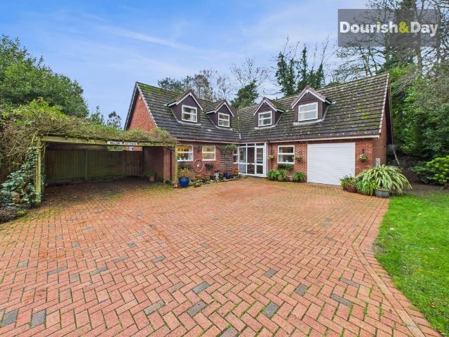 4 bedroom detached house for sale