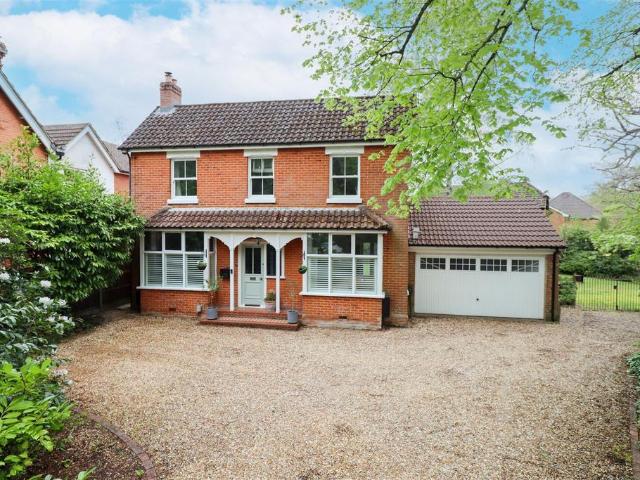 4 bedroom detached house for sale