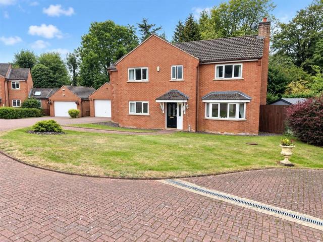 4 bedroom detached house for sale