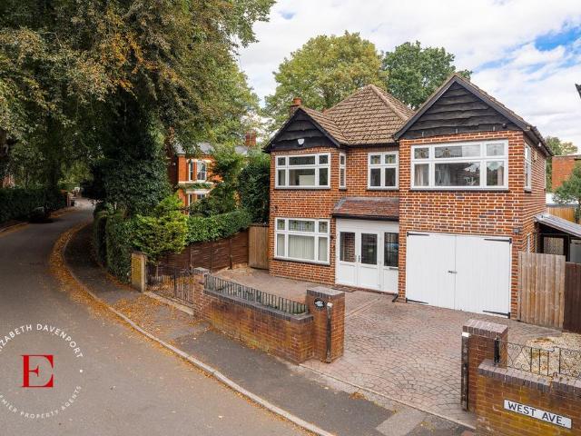 4 bedroom detached house for sale