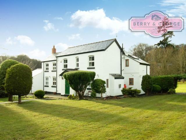 4 bedroom detached house for sale