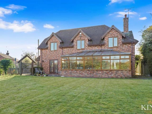 4 bedroom detached house for sale