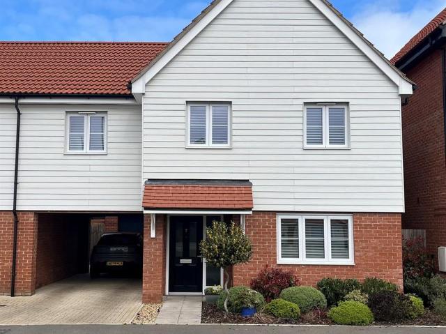 4 bedroom link detached house for sale