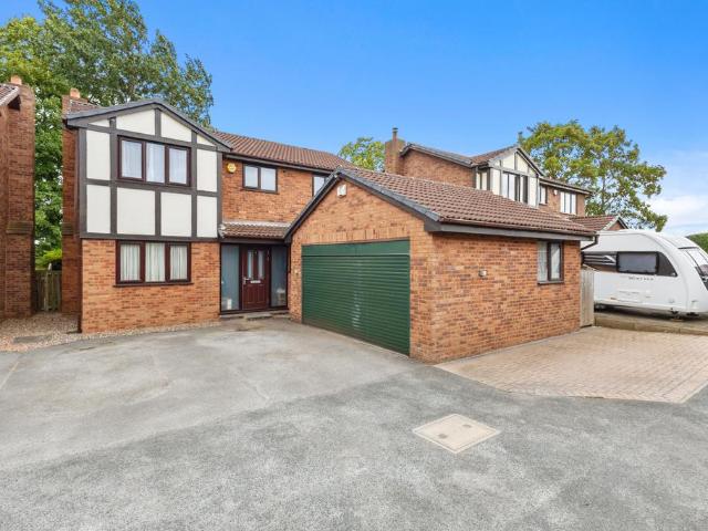 4 bedroom detached house for sale