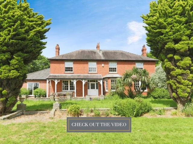 4 bedroom detached house for sale