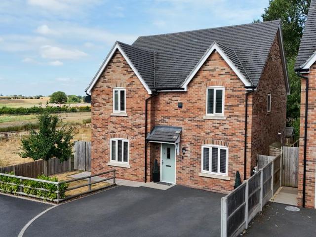 4 bedroom detached house for sale