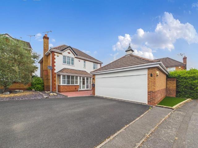 4 bedroom detached house for sale