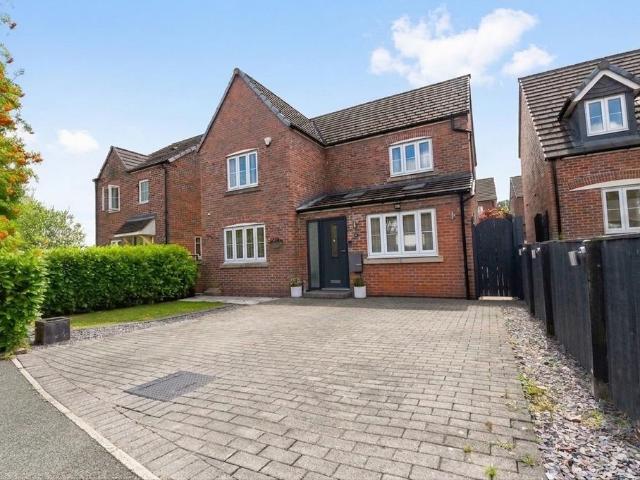 4 bedroom detached house for sale