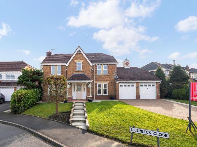 4 bedroom detached house for sale