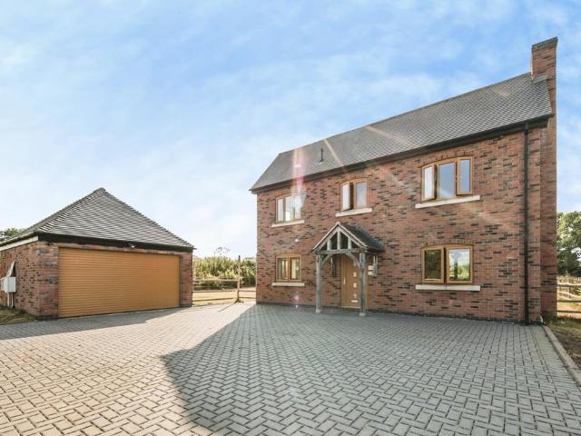 4 bedroom detached house for sale
