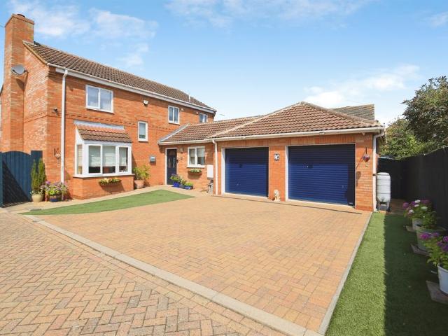 4 bedroom detached house for sale