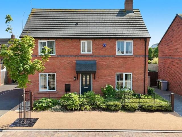 4 bedroom detached house for sale