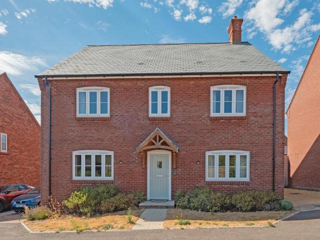 4 bedroom detached house for sale