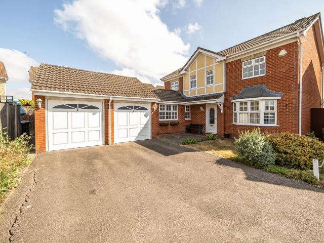 4 bedroom detached house for sale