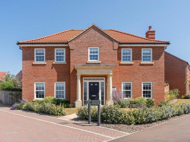 4 bedroom detached house for sale