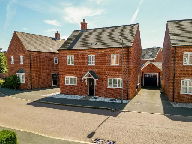 4 bedroom detached house for sale