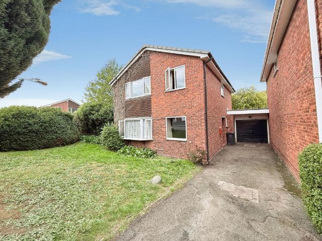 4 bedroom link detached house for sale