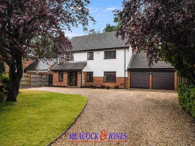 4 bedroom detached house for sale