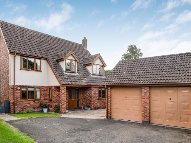4 bedroom detached house for sale