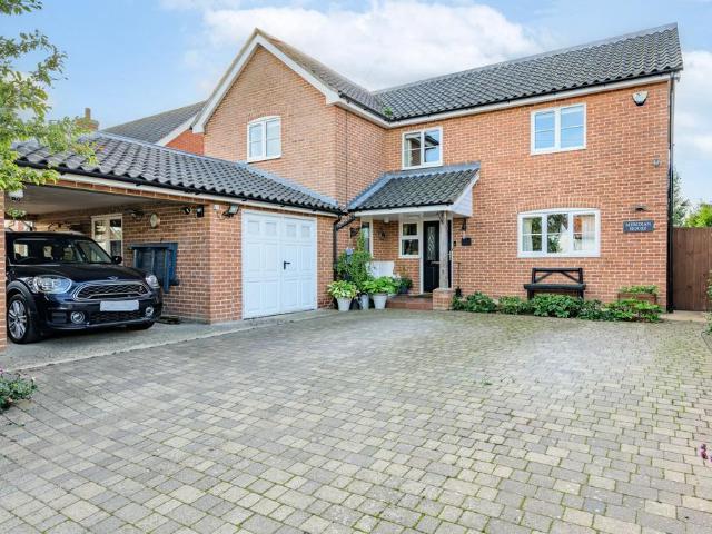 4 bedroom detached house for sale
