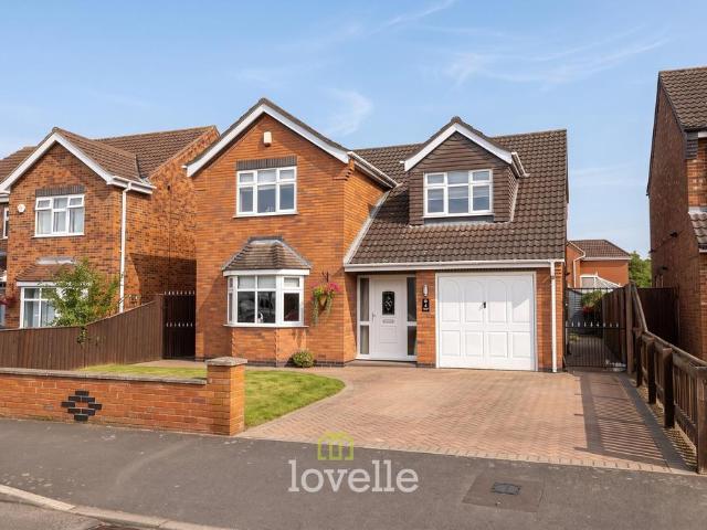 4 bedroom detached house for sale