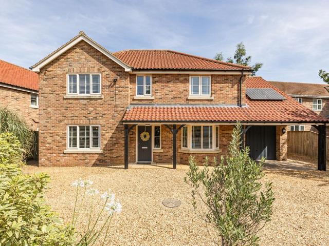 4 bedroom detached house for sale