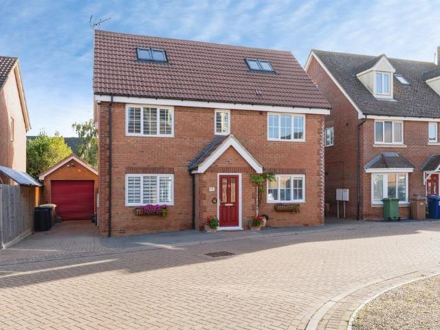 4 bedroom detached house for sale