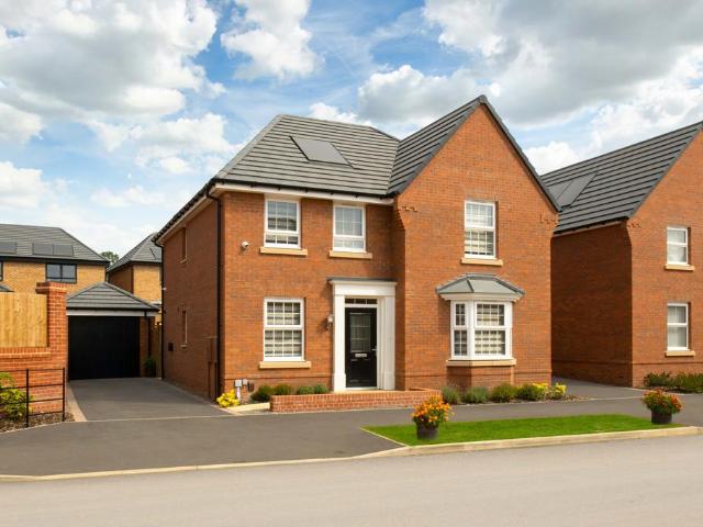 4 bedroom detached house for sale