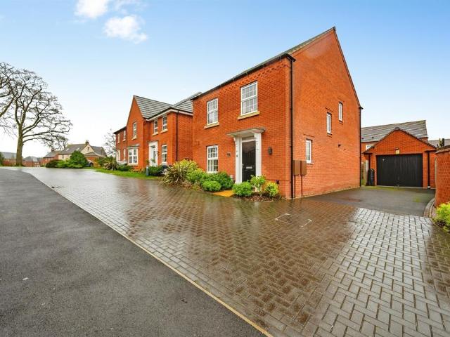 4 bedroom detached house for sale