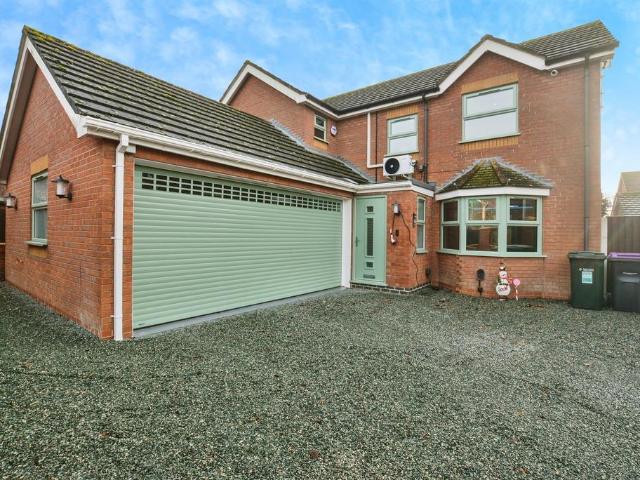 4 bedroom detached house for sale