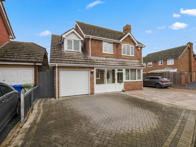 4 bedroom detached house for sale