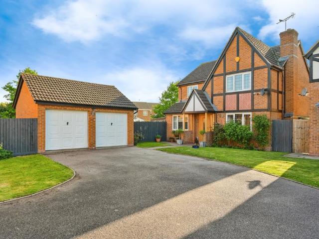4 bedroom detached house for sale