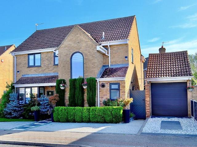 4 bedroom detached house for sale
