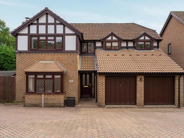 4 bedroom detached house for sale