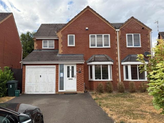 4 bedroom detached house for sale