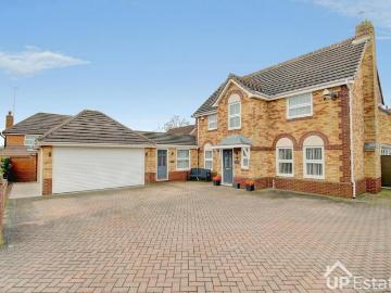 4 bedroom detached house for sale