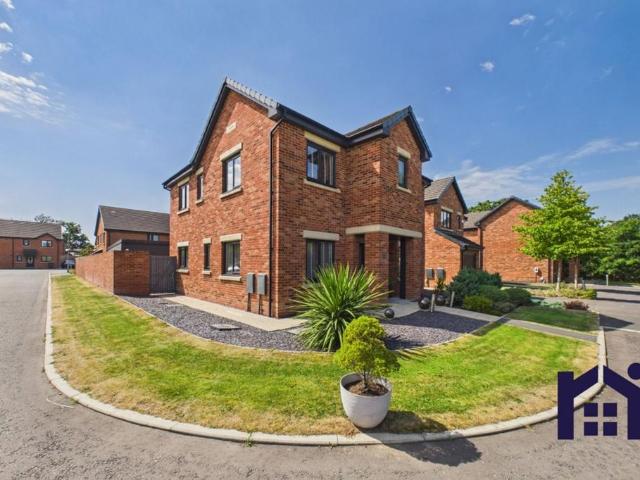 4 bedroom detached house for sale
