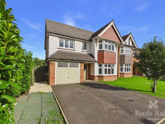 4 bedroom detached house for sale
