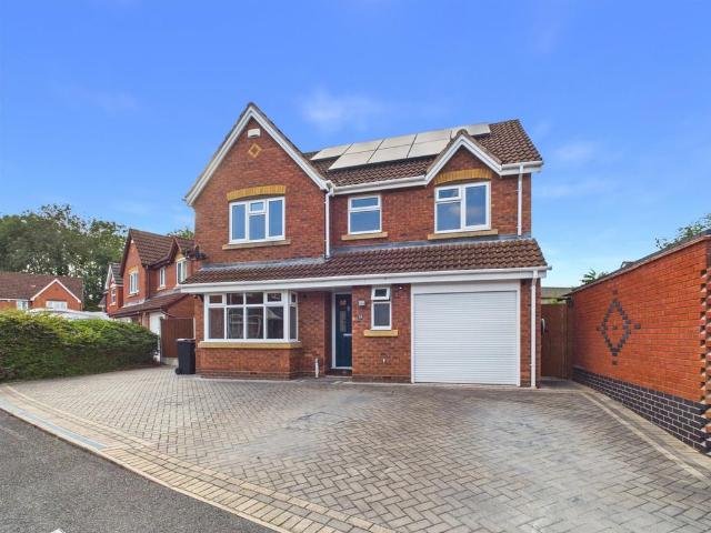 4 bedroom detached house for sale